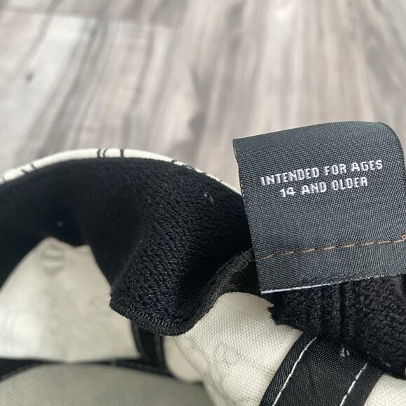 2010 Nintendo Super Mario Bioworld Bros All Over Print Fitted Baseball Cap 14+ - Picture 10 of 11